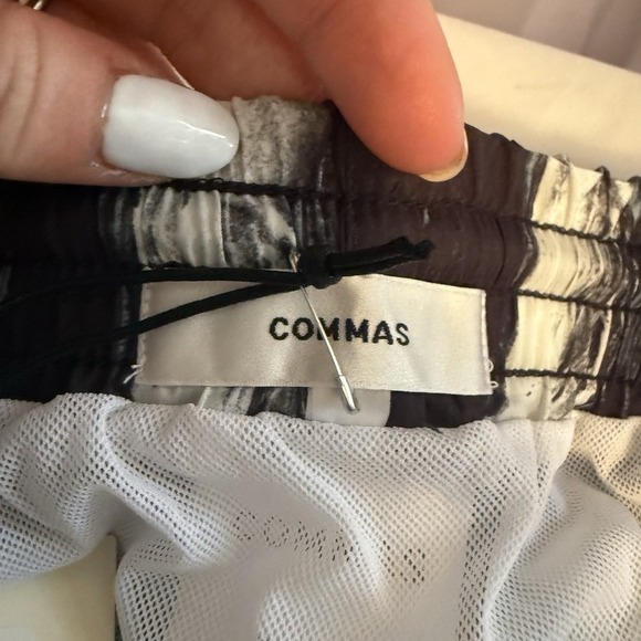 COMMAS Men's Off White BLACK Abstract Print Short Swim Shorts Size XXL 2XL NWT - Picture 7 of 12